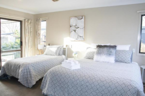 1 minutes to Westfield, Hamilton